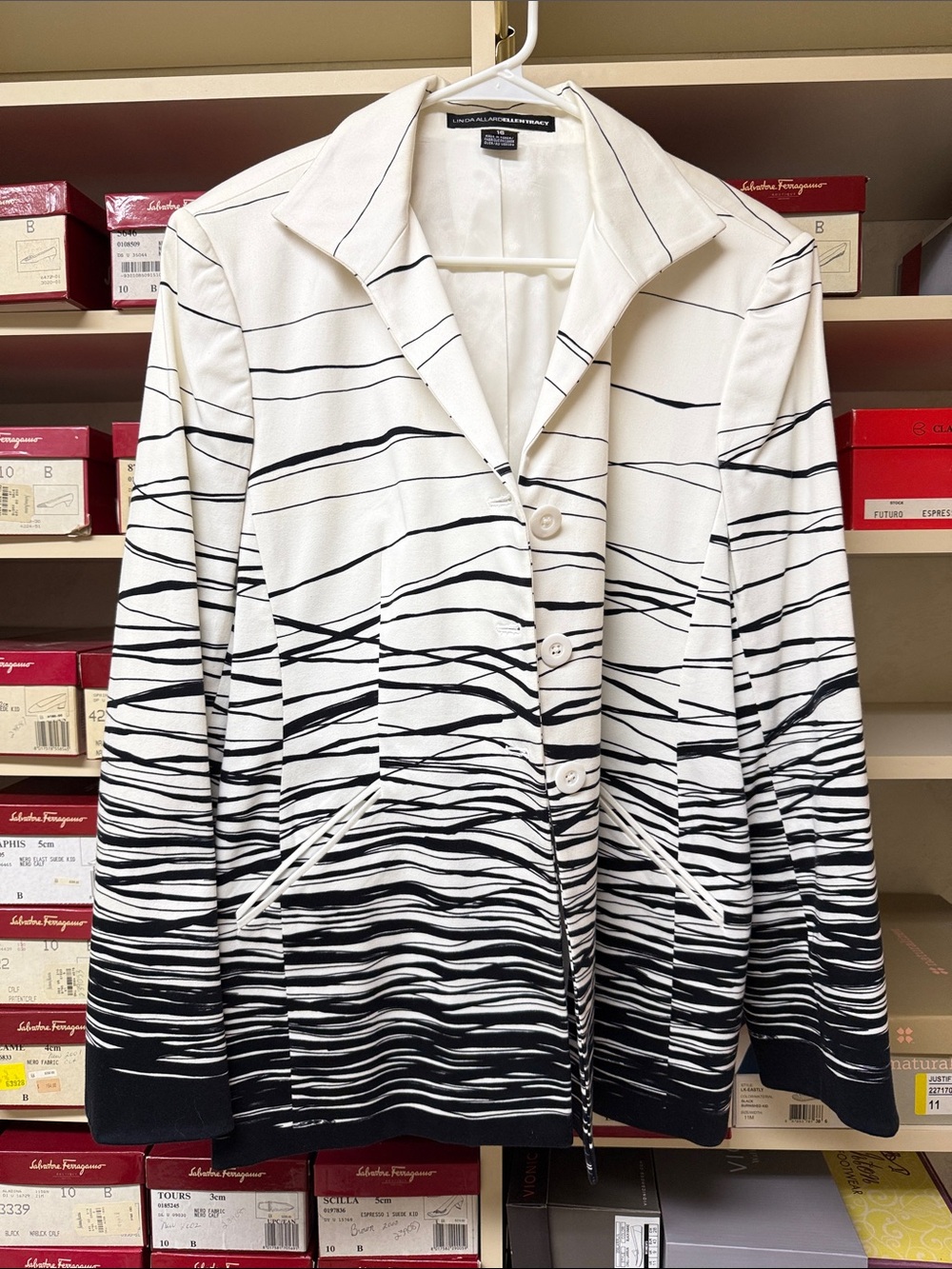 Ellen Tracy white and black button front blazer